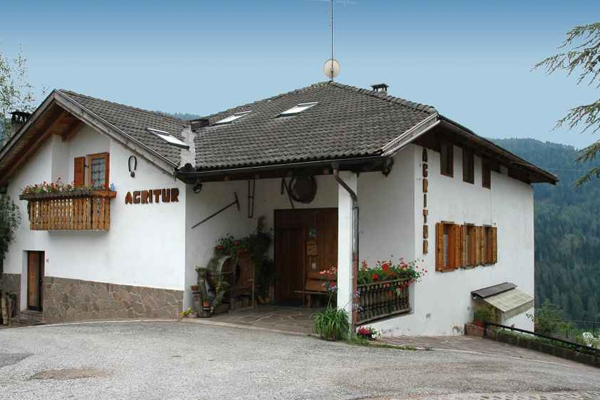 Clicca per andare sul sito web: Agritur Iellici - www.agrituriellici.it