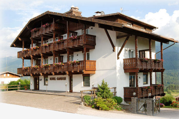 Clicca per andare sul sito web: Affittacamere Garden - www.hotelgardenlazzeri.it