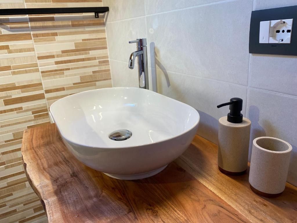 Appartamento Vacanze / Flat / Wohnung zu vermieten a Tesero - Signor Alessio - Via Rododendri 19A - Tel: 3481706602