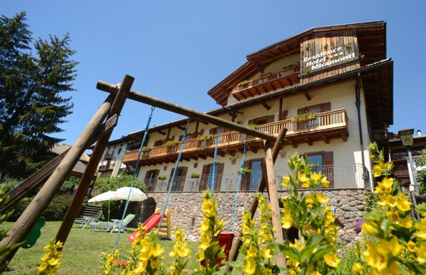 Clicca per andare sul sito web: Residence Miramonti - www.residencemiramonti.it